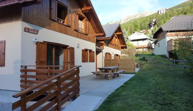 Chalet 'Garrigue Au Pied Des Pistes' with Mountain View, Shared Pool and Wi-Fi