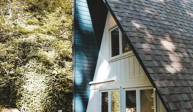 Chalet Getaway! Great Location By Mountain Stream On Ski Mountain Rd! Hot Tub