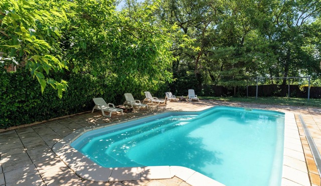 Chalet 'Gite Sariette' with Shared Pool, Private Terrace and Wi-Fi