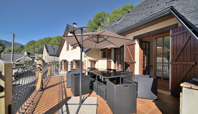 Chalet 'Gite 12 Personnes Boutx' with Mountain View, Private Terrace and Wi-Fi