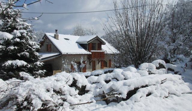 Chalet/Gite "Les Althéas" in a quiet location, mountain view, on the edge of a forest