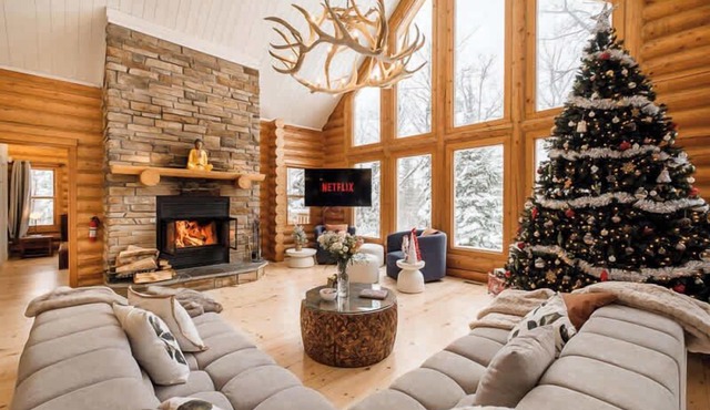 Chalet Golden Bear at Fiddler Lake with spa, sauna, and private pool