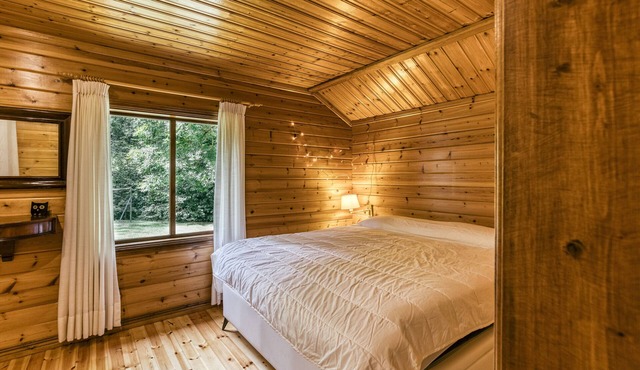 Chalet 'Gra De Fajol' with Mountain View, Private Terrace and Wi-Fi