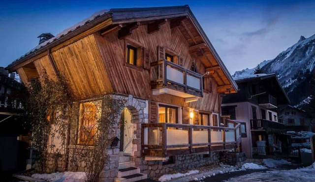 Chalet Grand Cru for 10 people with Jacuzzi Chamonix Holidays