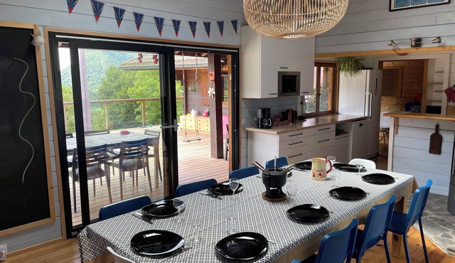 CHALET GRANDE TERRASSE BELLE VUE nature, SAUNA, terrain Pétanque