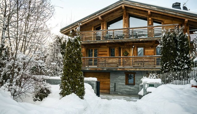 Chalet Granite-Stunning modern 4 bedroom chalet located in the heart of Chamonix