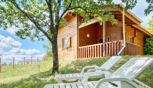 Chalet Grillon – Heated Shared Pool, Périgord Noir