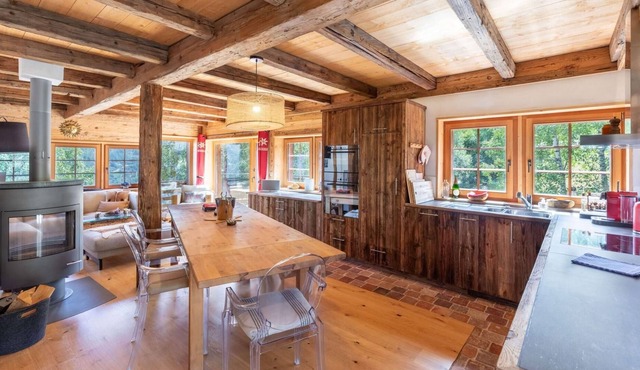 Chalet Gryon - Three Bedroom Chalet, Sleeps 9