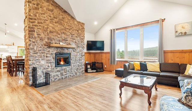 Chalet Harmony - large exclusive waterfront cottage with SPA and pool table