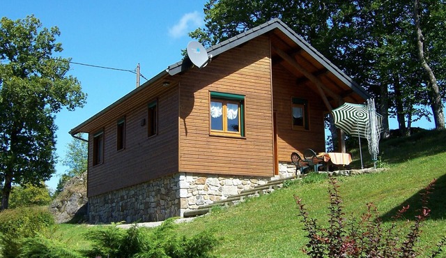 Chalet Hêtre, in the middle of a corner of paradise in Sancy-Artense (63)