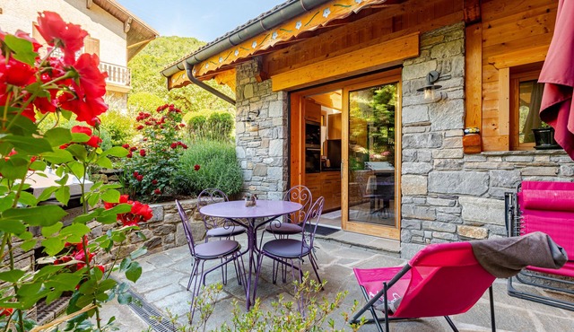 Chalet 'Helnes - Contemporain' with Mountain View, Private Terrace and Wi-Fi