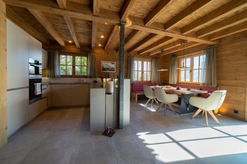 Chalet Hinterrugg - Luxury, Sauna, Whirlpool & Mountain View
