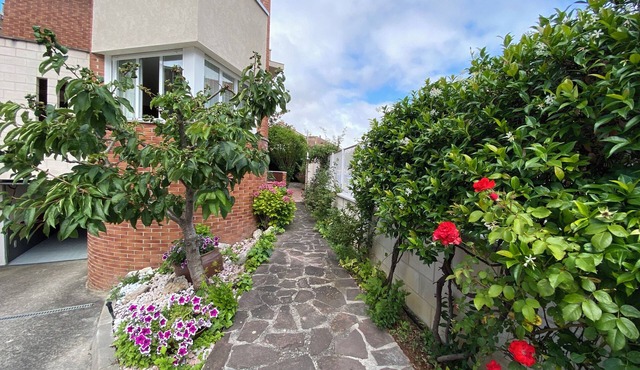 Chalet house, ideal for groups and families, 6 bedrooms, private garden.