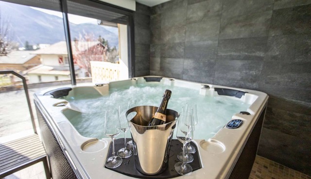 Chalet Hygge Saint-Lary center: Cosy/2 bdrms/Spa/Breathtaking view/Parking