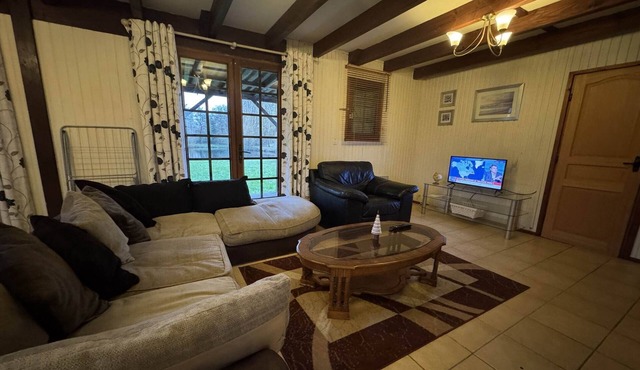 Chalet in Aubigné-Racan with Pool & Garden