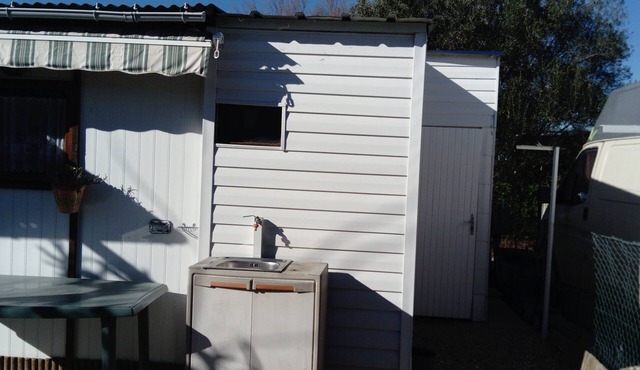 Chalet in campingWell placed quietly, next to the pool, beautiful terrace in the shade