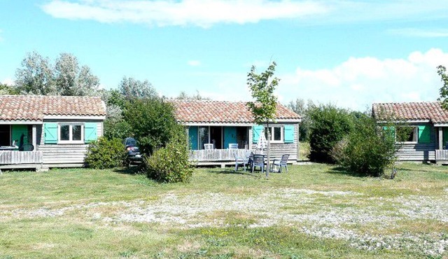 Chalet in Chaillé-les-Marais - Terrace and garden furniture