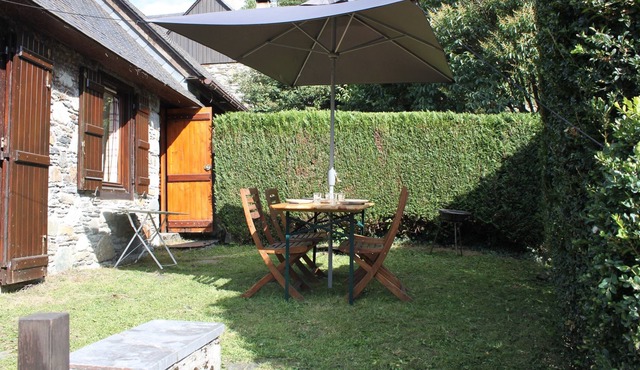 Chalet in Esterre / Luz Saint Sauveur, overlooking the valley, not overlooked.
