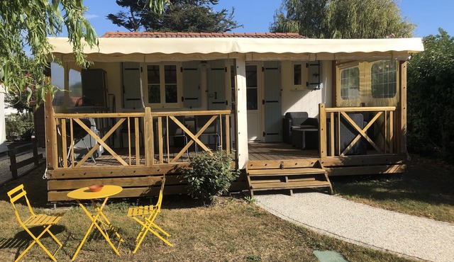 Chalet in a private park in Saint Pierre D'oléron