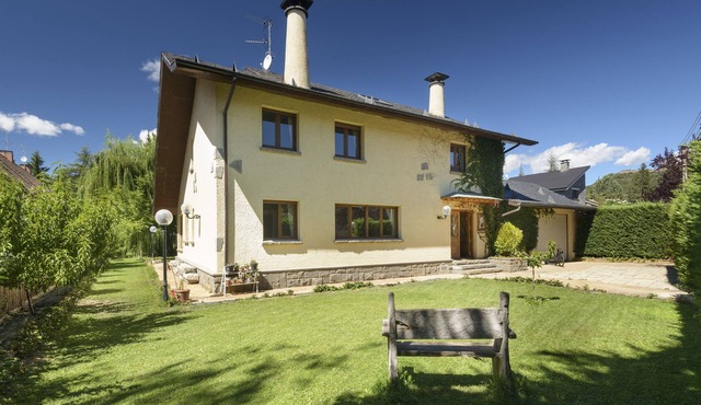 CHALET IN JACA. SKI. PRIVATE POOL