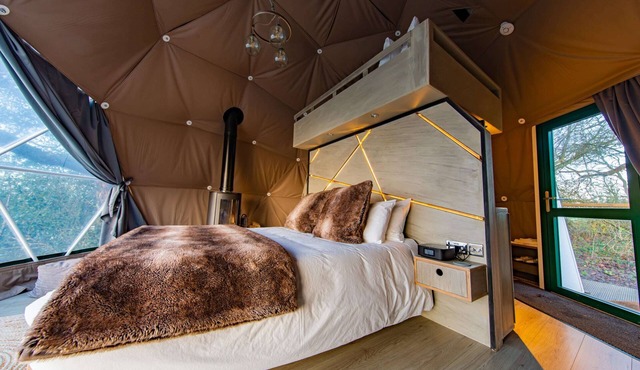 Chalet in Kent With Hot Tub & Countryside Views