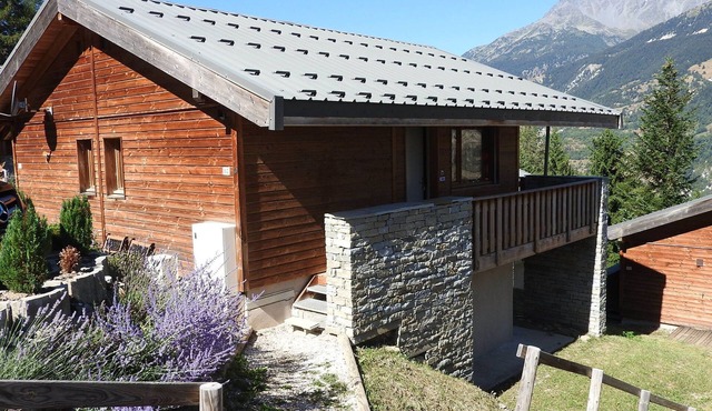 Chalet in La Norma near Ski Lift