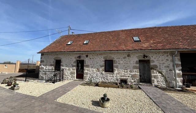 Chalet in Montaigu-le-Blin with Spa and Parking