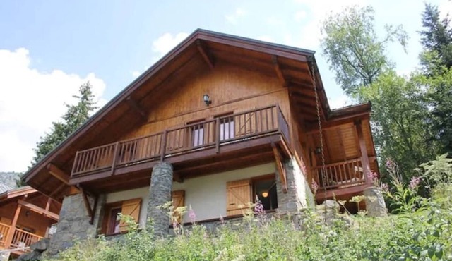 Chalet in Oz, 150m from Alpe d'Huez ski area