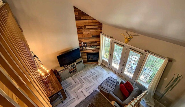 Chalet in the heart of the Mont-Édouard ski slopes -ski in, ski out