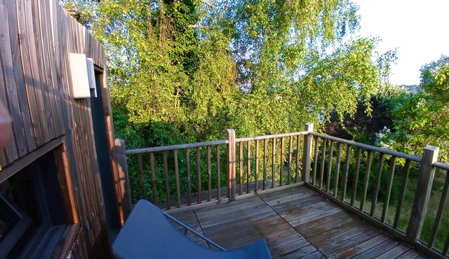 Chalet in the countryside, in the heart of a wooded garden.