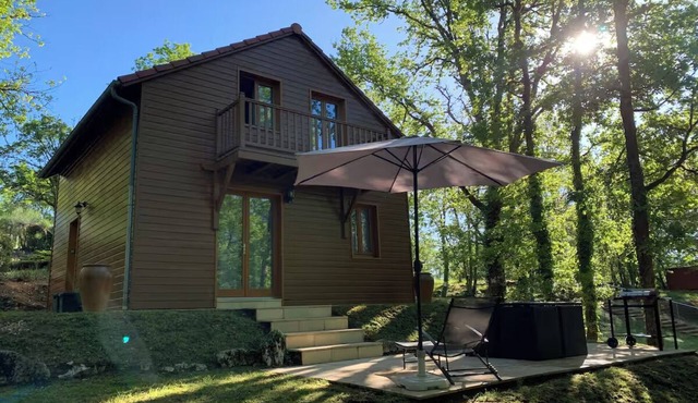 Chalet in the Dordogne Valley with swimming pool and golf course