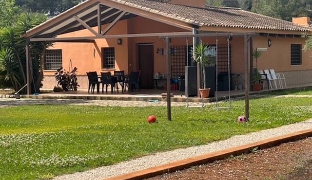Chalet in the heart of nature. 800 m from the village of Chella.