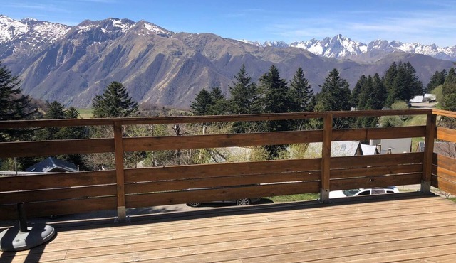 Chalet in the heart of the guzet neige resort with panoramic view