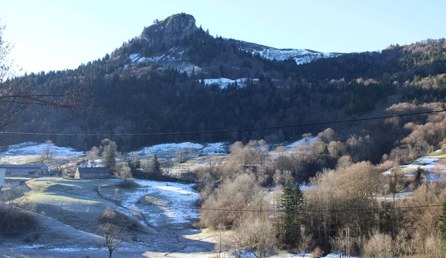Chalet in the mountains near the center of Le Falgoux hiking, pets welcome