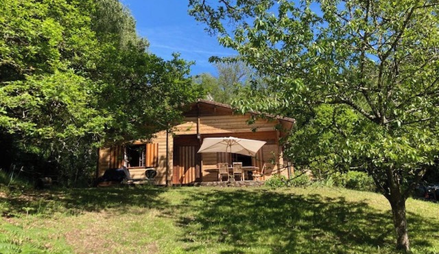 🌲 Chalet in the woods with private pond - near Lac de Saint-Pardoux