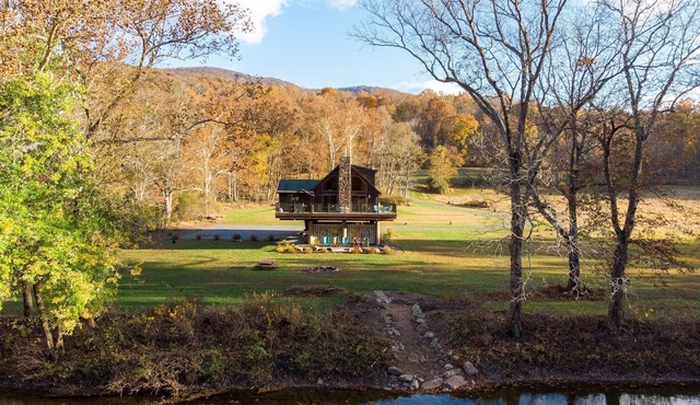 Chalet In West Virginia on the Cacapon River. Sleeps 8