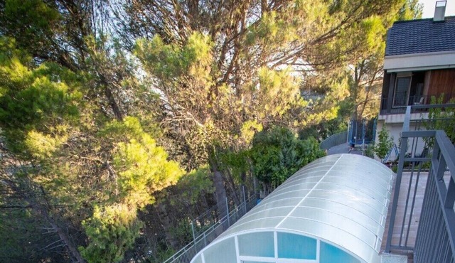 Chalet Independiente con Salón de Juegos y Jacuzzi