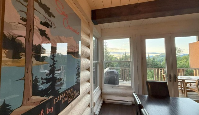 Chalet Inukshuk Luxury Log Cabin with Spa Lake View and Club Access near Mont Tremblant