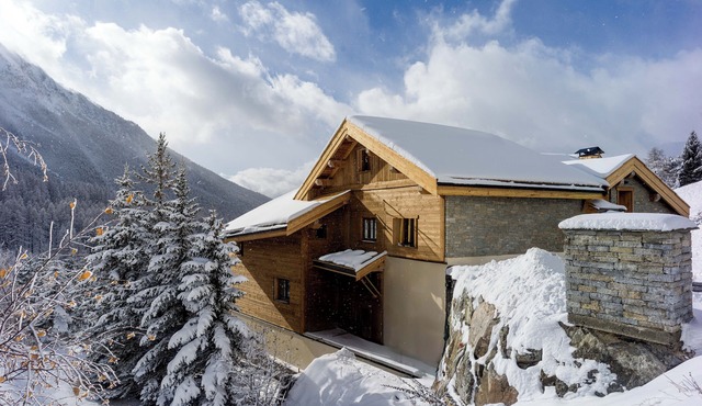 Chalet Isatis newly constructed luxury chalet, proximity to pistes Montgenevre
