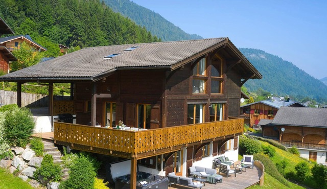 Chalet Isla de Lux - family mountain break 12p sauna & spa - OVO Network