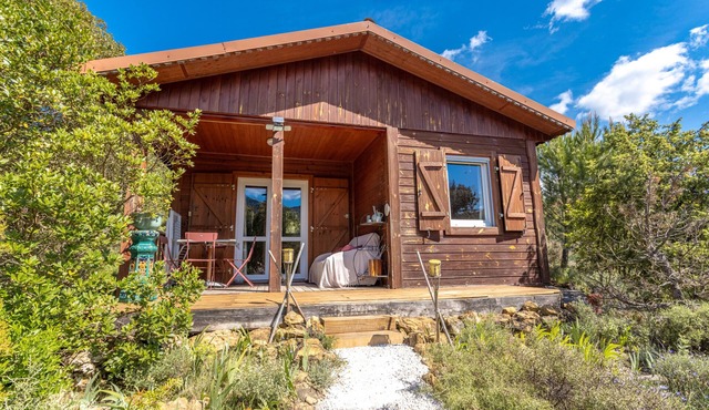 Chalet 'Japon' with Mountain Views, Shared Pool and Private Terrace