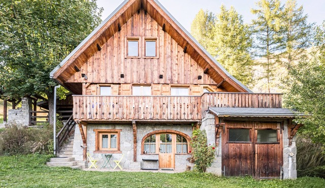 Chalet 'Jarrier' with Mountain View, Private Terrace and Private Garden