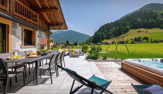 Chalet Julena - modern ski chalet for 12, sauna & games room - OVO Network