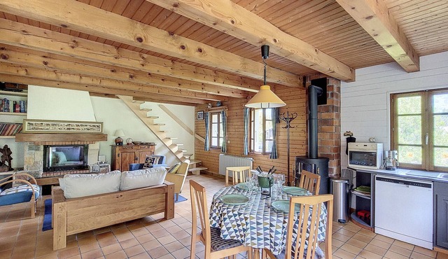 Chalet Jumbaz SEYTROUX - 6 beds - GARDEN with MOUNTAIN VIEWS