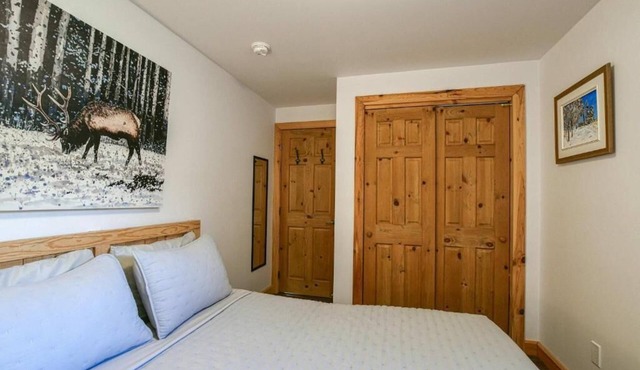 Chalet L'Hirondelle/Blissful BaynCozy lakeside cottage lake access private beach