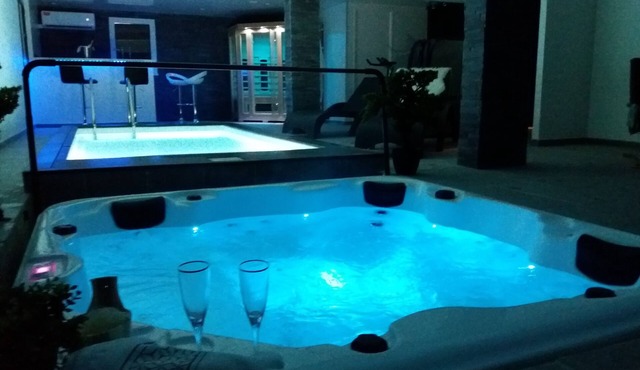 Chalet "L'Occitania" 12 pl,6 ch, with private indoor pool, Spa, Sauna