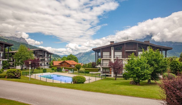 Chalet l'Onyx, view on the Mont Blanc, next to the village of Cordon, swimming pool in the residence