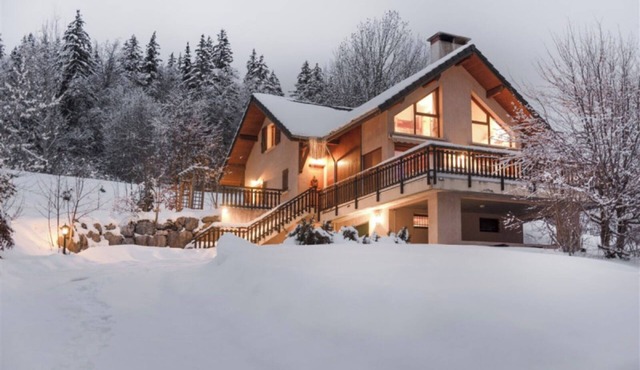 Chalet 'L'Orée Du Bois' with Mountain View, Private Terrace and Wi-Fi
