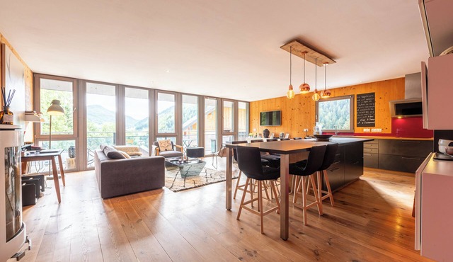 Chalet 'La Cabane Des Rêves' with Mountain View and Private Terrace