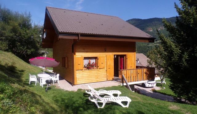 Chalet La Dranse 4 Étoiles with Mountain View, Private Garden and Wi-Fi